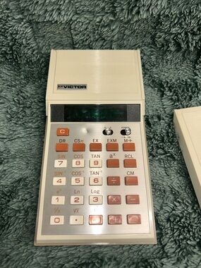 vintage Victor handheld electronic calculator-UNTESTED